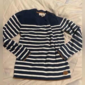 Boys like new super cute size 8 sweater with button side